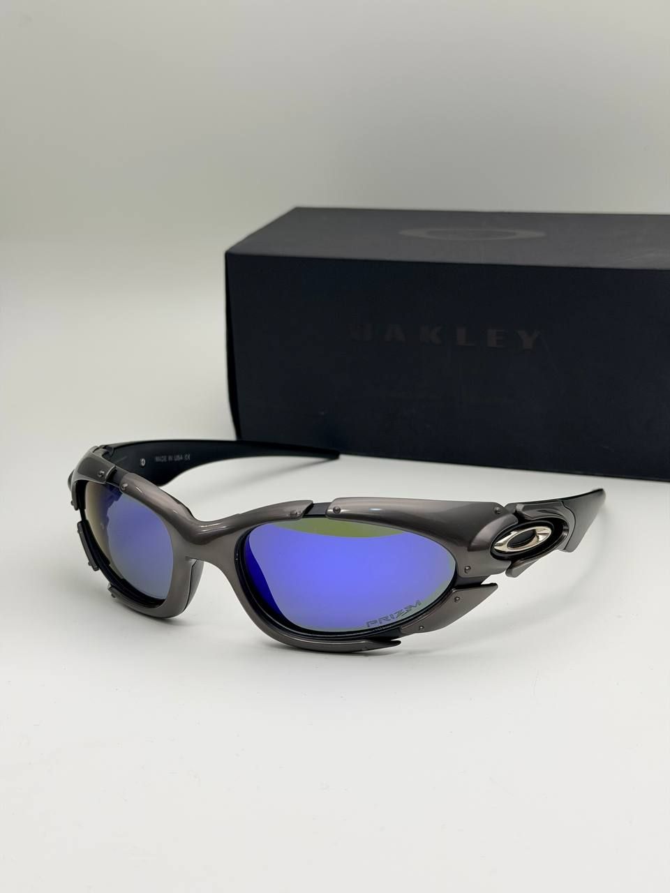 عینک مستر ورزشی اوکلی کد ۲۵۸۱۶(همراه قاب و دستمال اورجینال) Oakley
