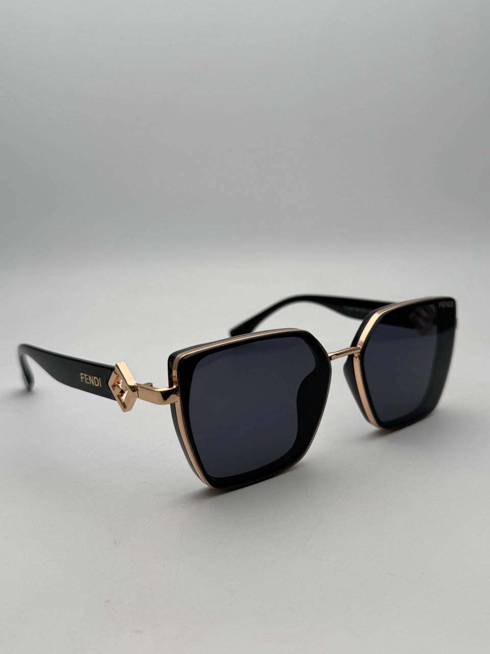 عینک گربه ای فندی کد ۱۲۸ Fendi